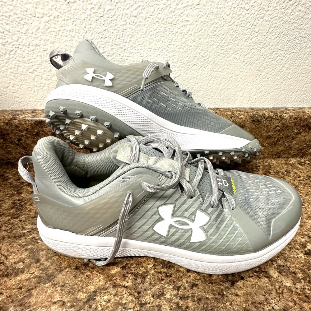 Men’s Under Armour turf baseball shoes Size 10.5